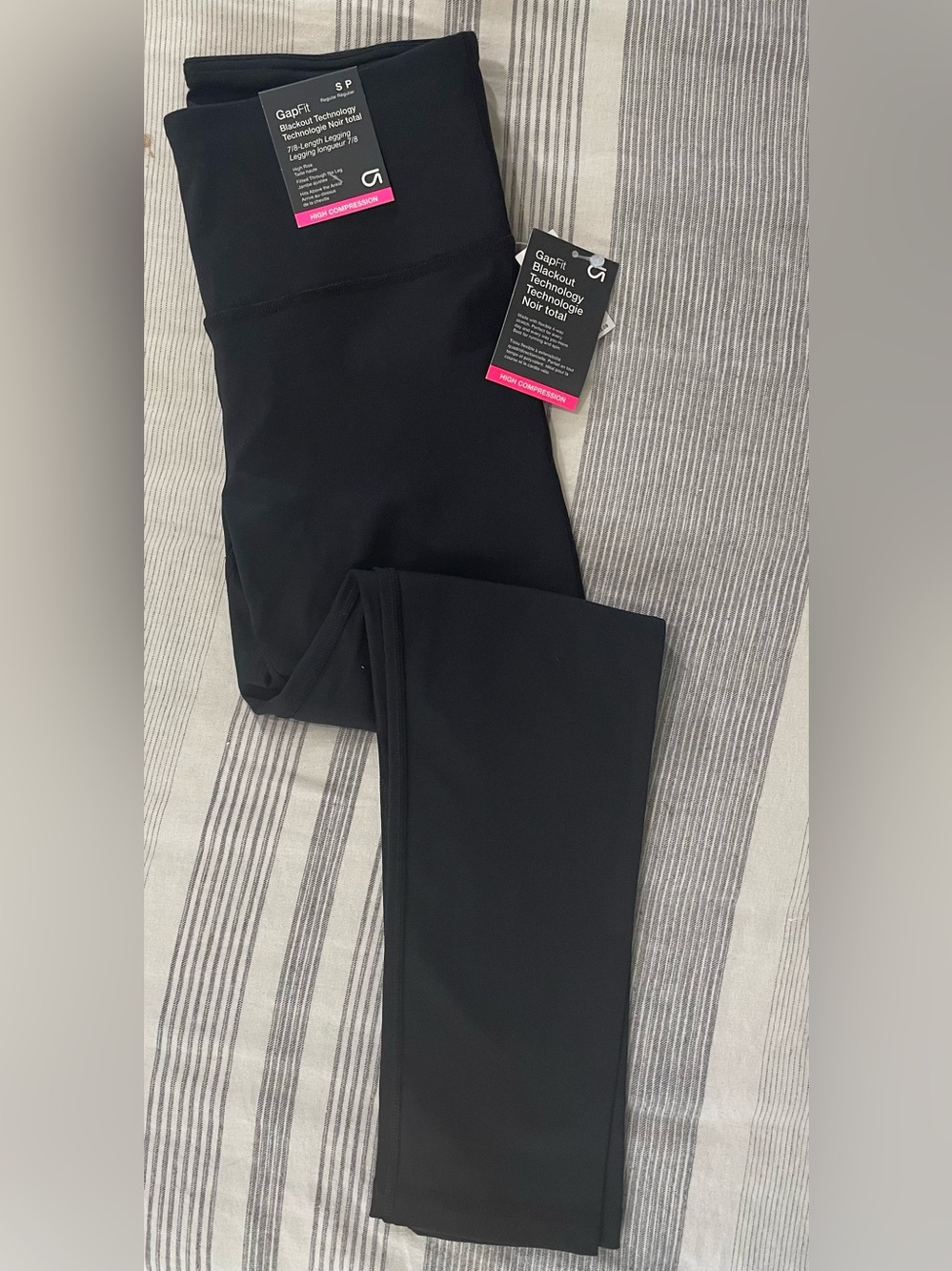 Gap black crop length high rise leggings, compression GapFit in size small.  NWT